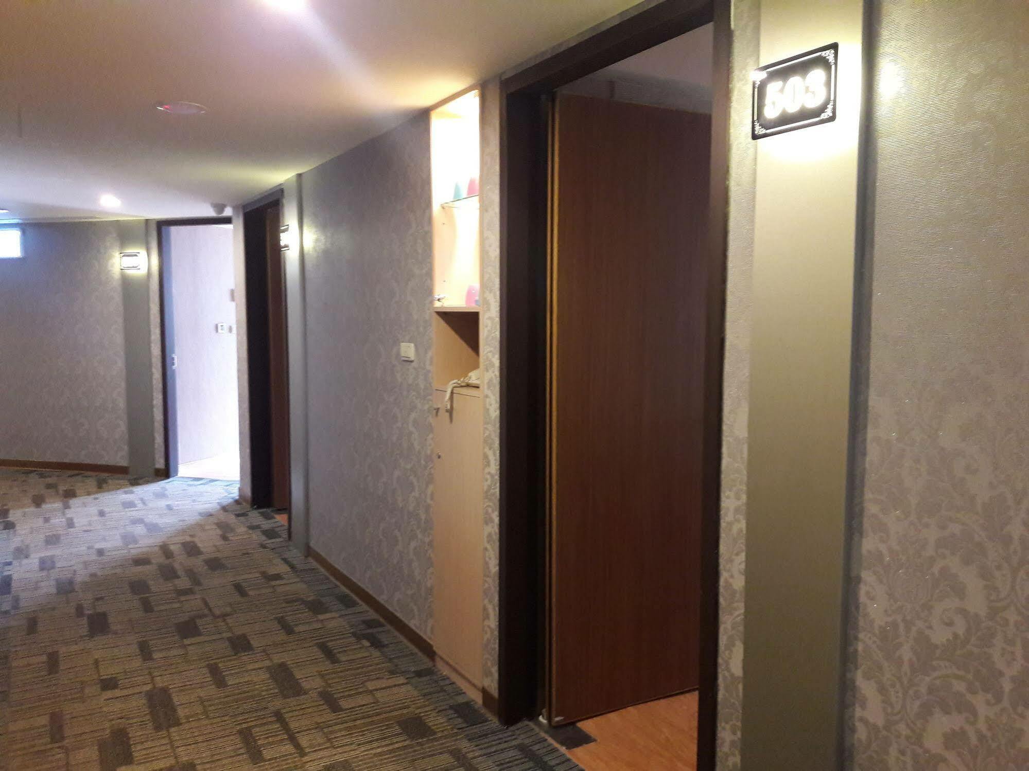 Mei Hotel Тайчжун Екстер'єр фото